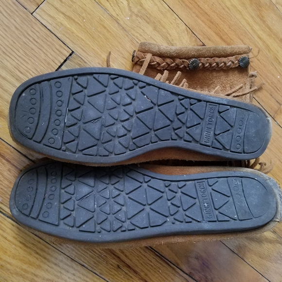 Minnetonka fringe booties - Picture 7 of 9